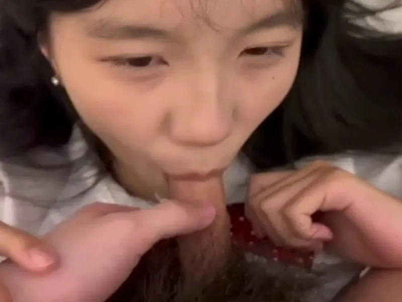 Em loli dễ thương mút cặc biến em thành con em đào nứng lồn p2